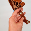 Kép 2/5 - Patentos bőr kézi táskafogó párban - Őzbarna - 30 cm