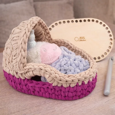 Lóversenypálya alakú 18x11 cm-es horgolható faalap