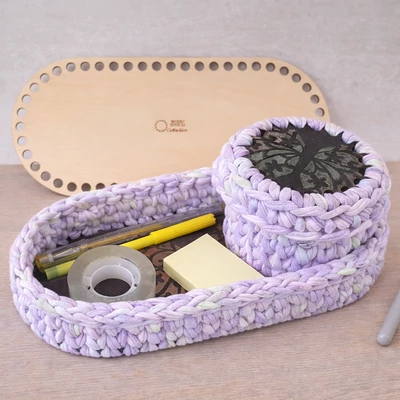 Lóversenypálya alakú 25x11 cm-es horgolható faalap