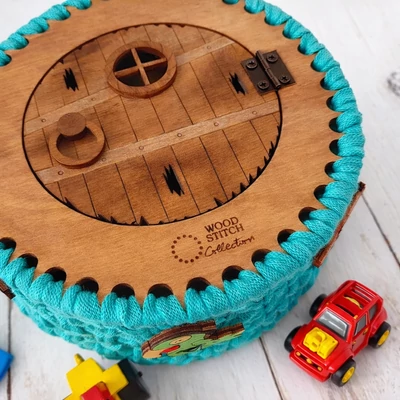 Kalózdoboz ajtó felvarrható figurákkal