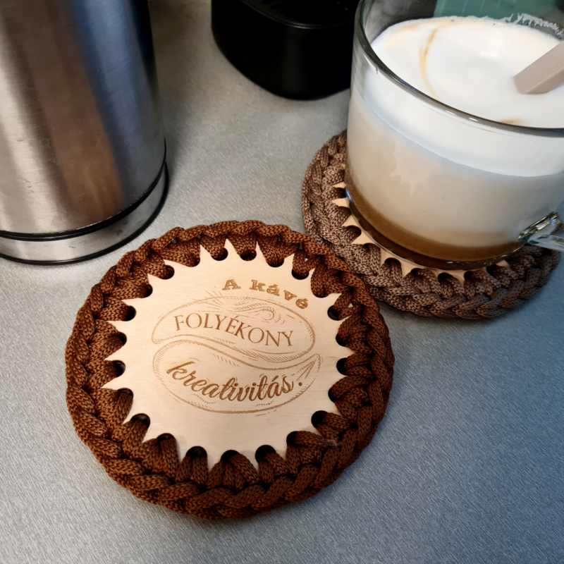 A kávé folyékony kreativitás - kör 10 cm-es horgolható faalap